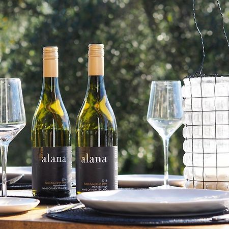 Pinot Longbox - Martinborough Holiday Home ภายนอก รูปภาพ